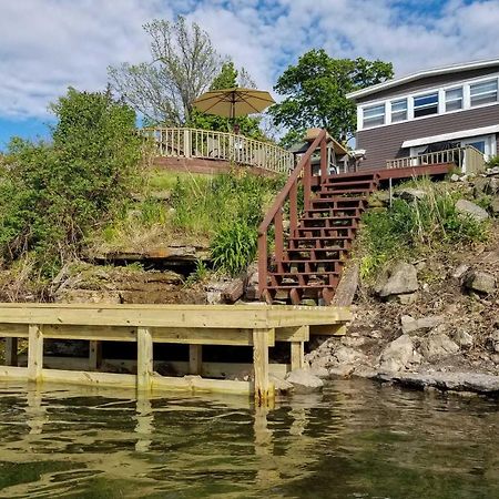 Family Cottage On Chaumont Bay, Walk To Downtown المظهر الخارجي الصورة
