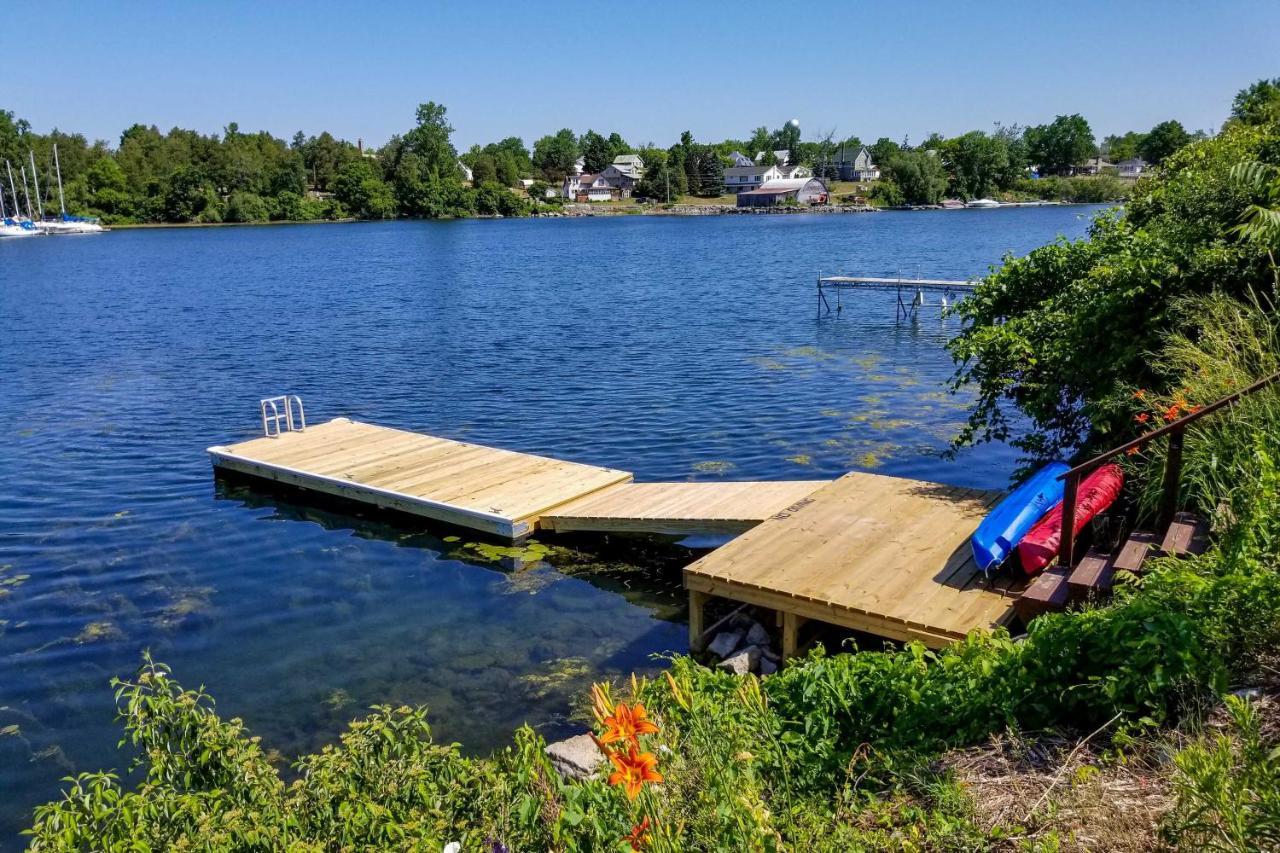 Family Cottage On Chaumont Bay, Walk To Downtown المظهر الخارجي الصورة